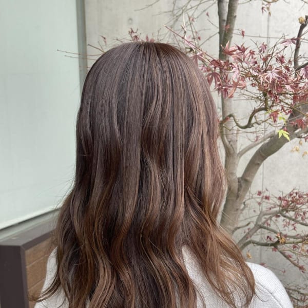 白髪ぼかしハイライトで白髪も味方に