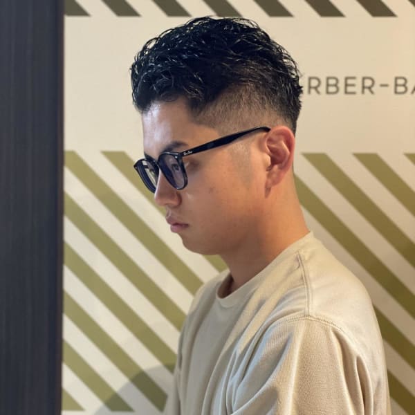 サイドパートスタイル