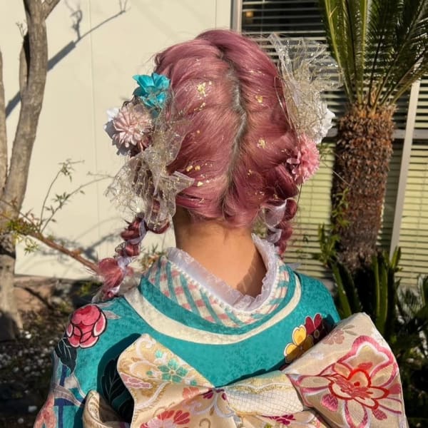 和装ヘアアレンジ　三つ編みアレンジ　ピンクヘア