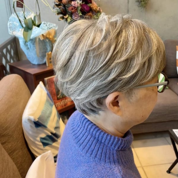 白髪を活かすヘアカラー