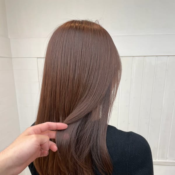 レイヤーロンググレーベージュ黒髪アッシュブラック前髪パーマ|newi 所沢