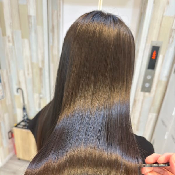 艶髪酸性ストレート×美髪髪質改善トリートメント|newi 所沢