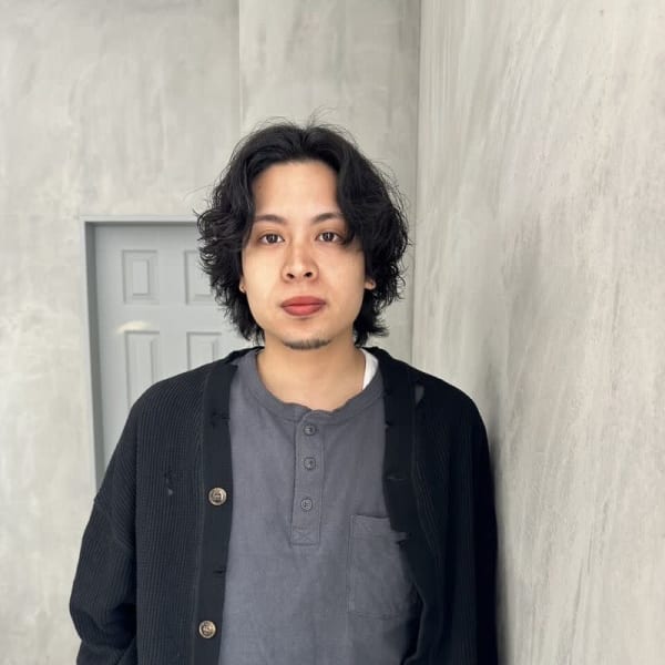 Zina 新宿 髪質改善&トリートメント&艶髪【ジーナシンジュク カミシツカイゼン トリートメント ツヤガミ】のスタッフ紹介。HITTO 
