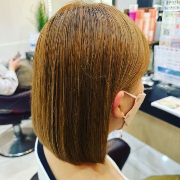 くびレイヤーエモージュ前髪マチルダボブインナーグレージュ