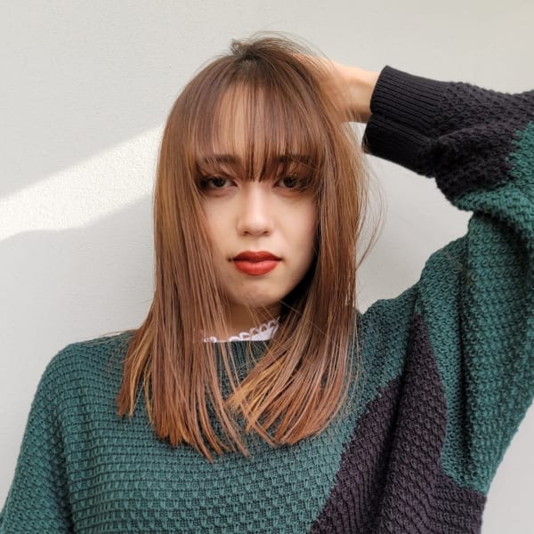 艶感　ベージュカラー　ストレート　シースルーバング　透明感