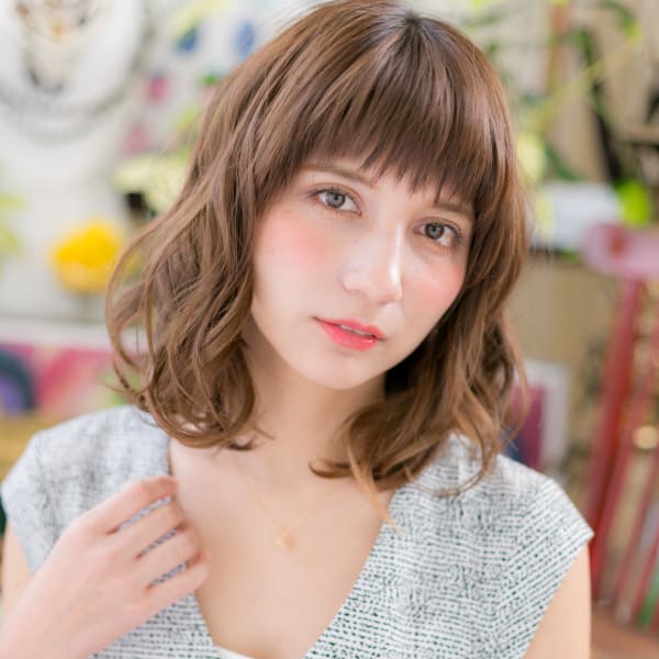 くせ毛風リラクシーウェーブ小顔ロブ グレージュカラー