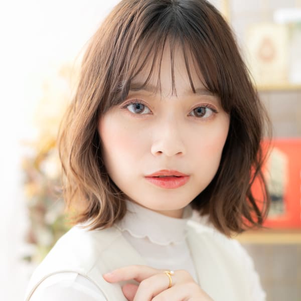 韓国風イヤリングカラー外ハネくびれボブディ シルキーベージュ|COVER HAIR bliss 【カバー ヘア ブリス】川口/ららテラス川口東口駅前店