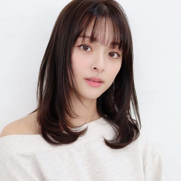 前上がりミディアムヘア|charites fam