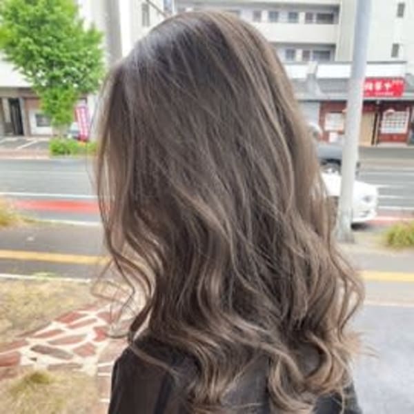 ミルクティーアッシュベージュ 艶髪春カラー×ニュアンスカラー