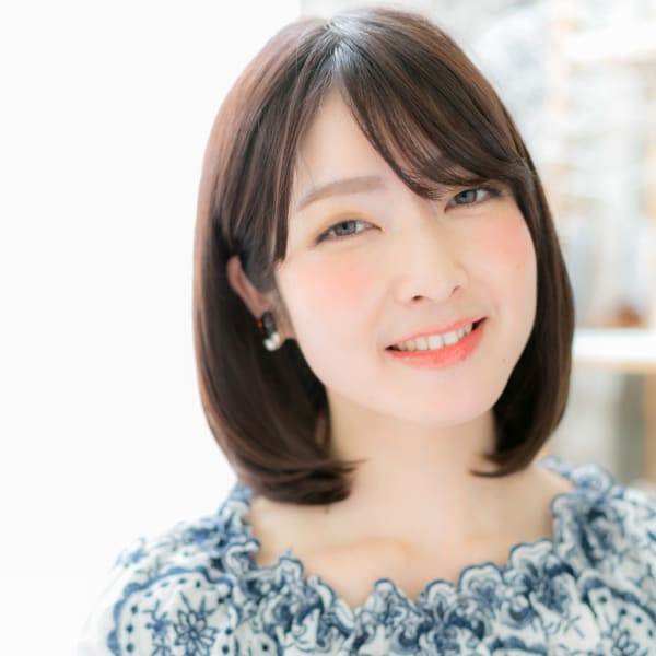 前下がりエレガント大人ボブ　グレージュカラー