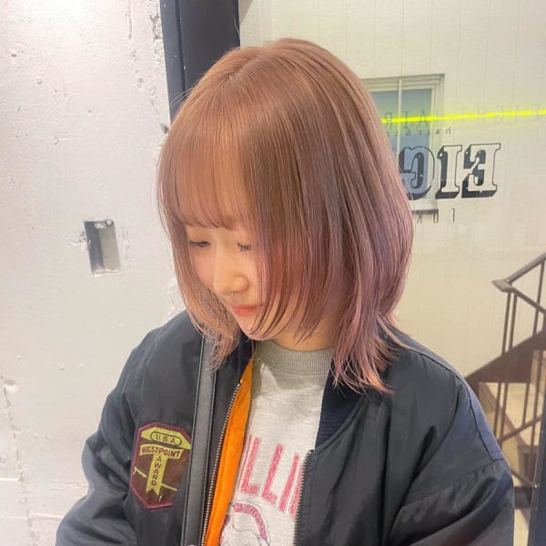 ピンクベージュ