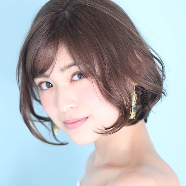 大人小顔美髪イメチェンピンクブラウン切りっぱなしボブ