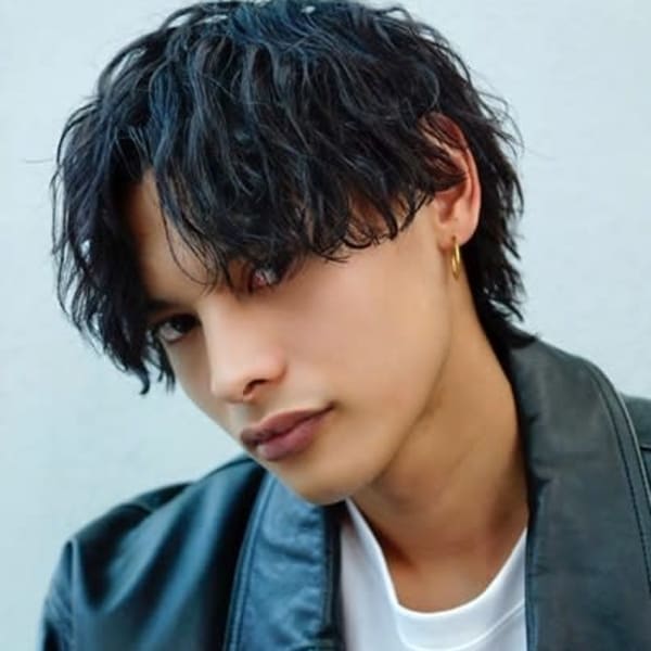 センターパートウルフ