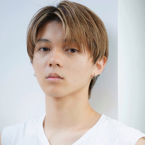 ツイストスパイラル波打ちスパイラルセンターパート刈り上げ束感