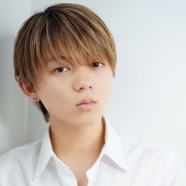 ツイストスパイラル波打ちスパイラルセンターパート刈り上げ束感