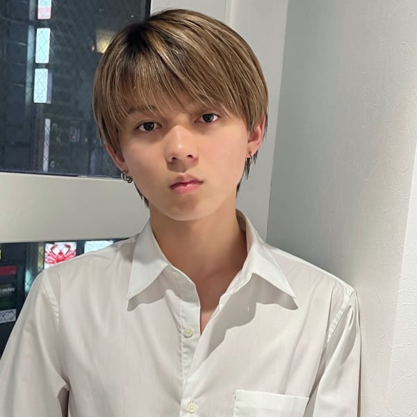 ツイストスパイラル波打ちスパイラルセンターパート刈り上げ束感