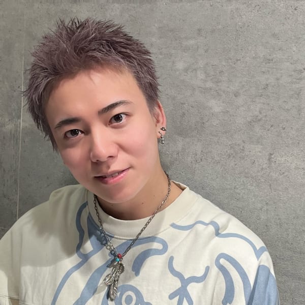 ツイストスパイラル波打ちスパイラルセンターパート刈り上げ束感