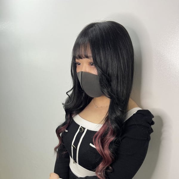 チラ見えピンクさん！