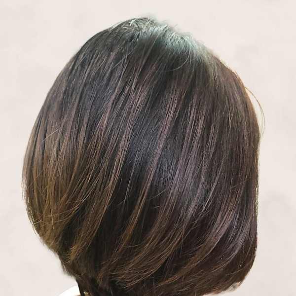 30代40代大人可愛いハイライト×前下がりショート