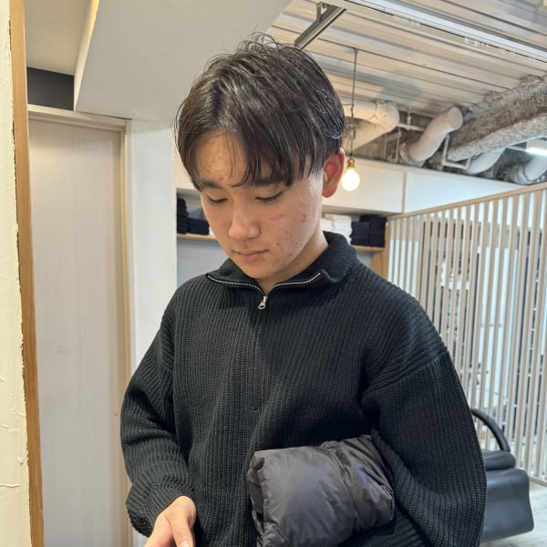 柔らかいセンターパート◎[池袋メンズ美容室]