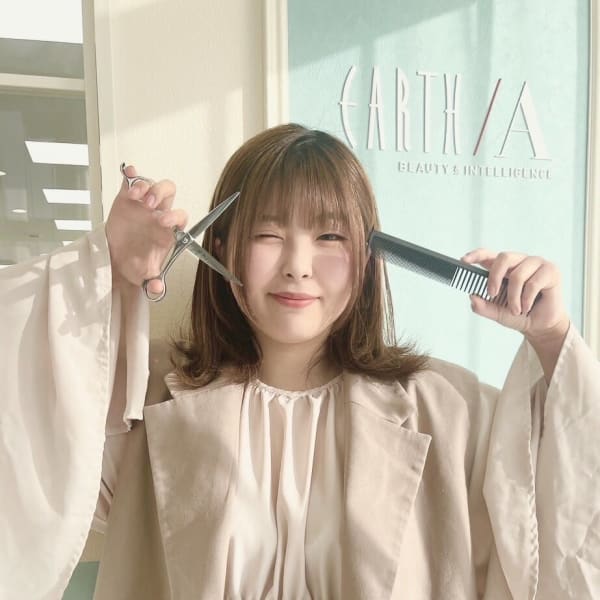 HAIR&MAKE EARTH 長崎大村店【ヘアアンドメイクアース ナガサキオオムラテン】のスタッフ紹介。加藤春花