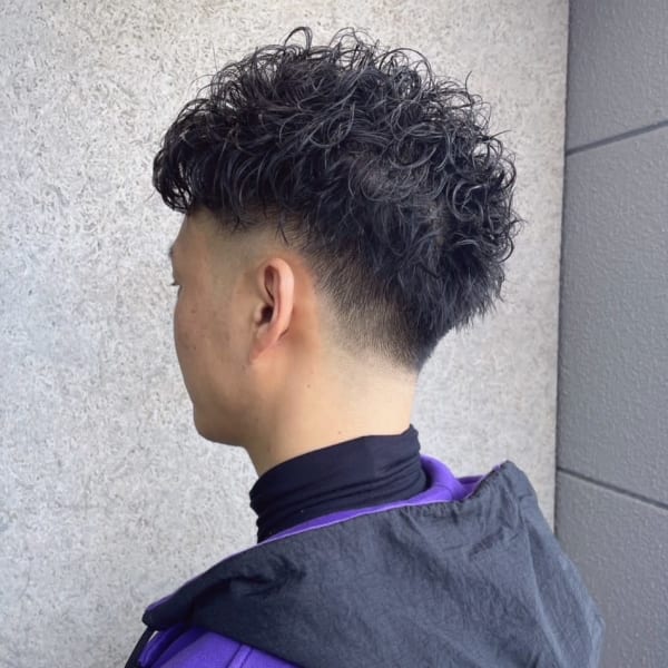 刈り上げショート×スパイラルパーマ フェードカット