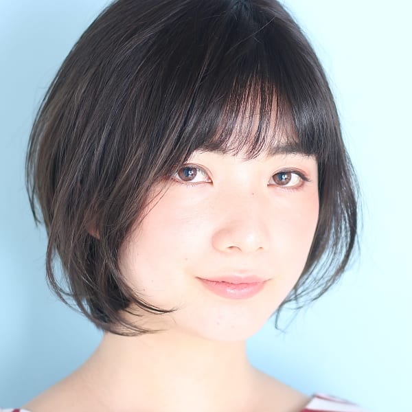 小顔美髪イメチェンピンクブラウン切りっぱなしボブ