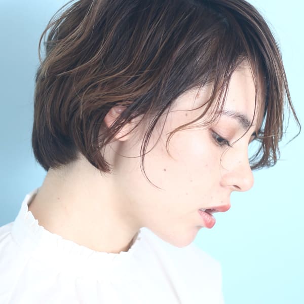 小顔美髪イメチェンピンクブラウン切りっぱなしボブショート
