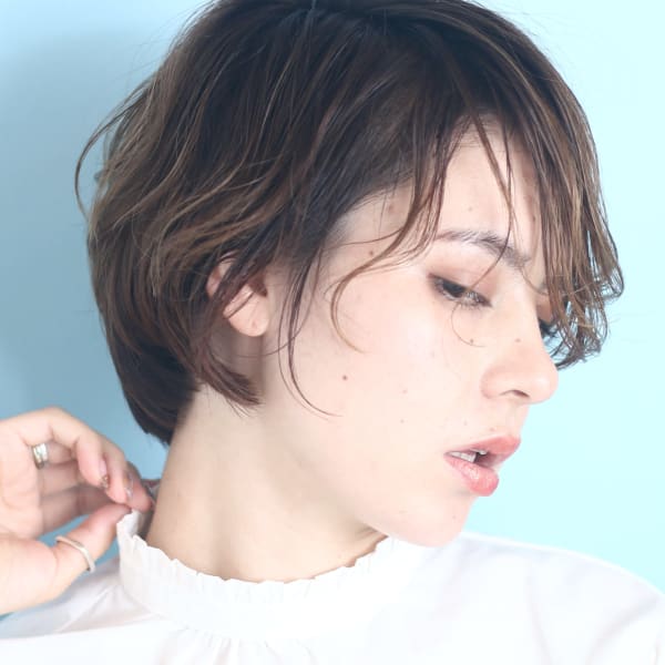 小顔美髪イメチェンピンクブラウン切りっぱなしボブショート