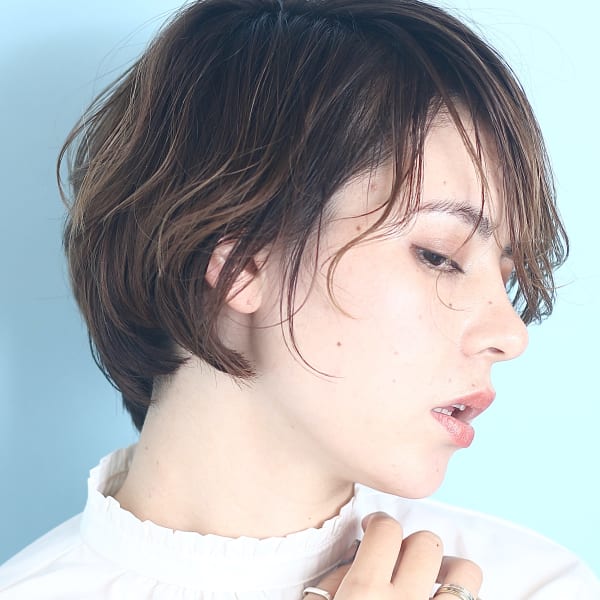 小顔美髪イメチェンピンクブラウン切りっぱなしボブショート