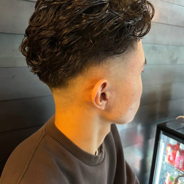 スキンフェード アップバング ナチュラルパーマ