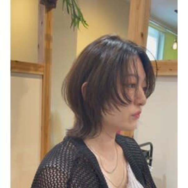 ミディアムレイヤー ウルフ顔まわりレイヤー 香椎 千早