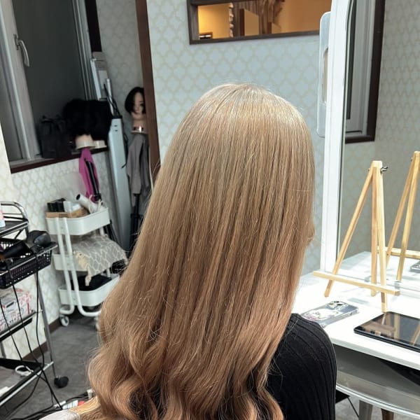 ケアブリーチで明るくグレージュ