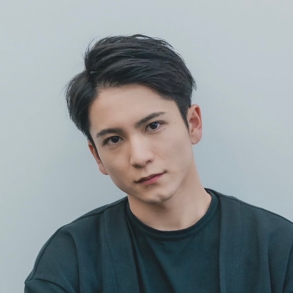 スーツ黒髪ショートマッシュ爽やかツーブロックゆるパー マ