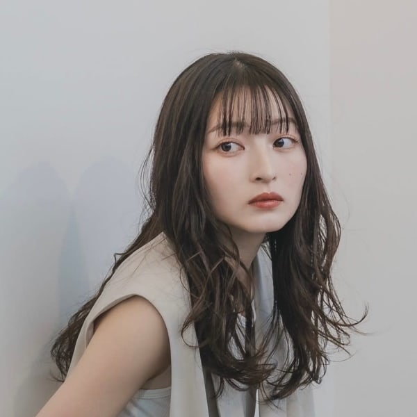 暗めカラーグレージュくすみブルーニュアンスカール薄めバンク|beauty:beast 浦添店