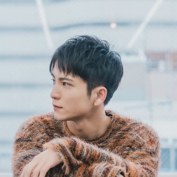 アップバングショート刈り上げ黒髪短髪マッシュ波巻きパーマ|beauty:beast 浦添店