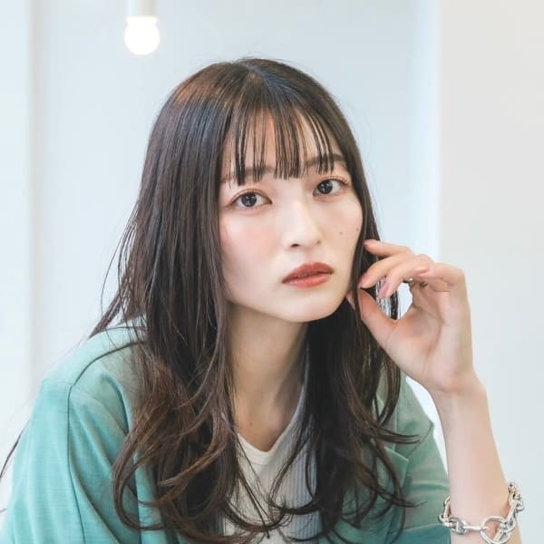 うるつや透明感アッシュグ レージュ小顔シースルーバン グ