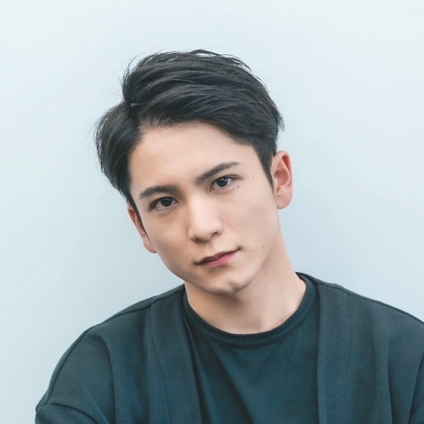 スーツ黑髪ショートマッシュ 爽やかツーブロックゆるパー マ|ART HAIR UP-PU