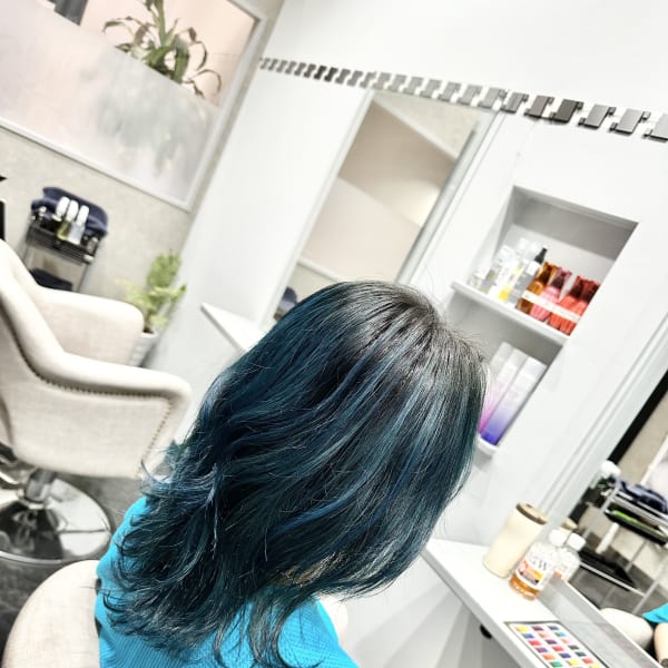 ターコイズブルーバレイヤージュ