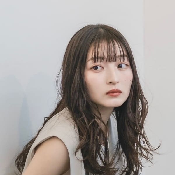 暗めカラーグレージュくすみブルーニュアンスカール薄めバンク|beauty:beast 前田店