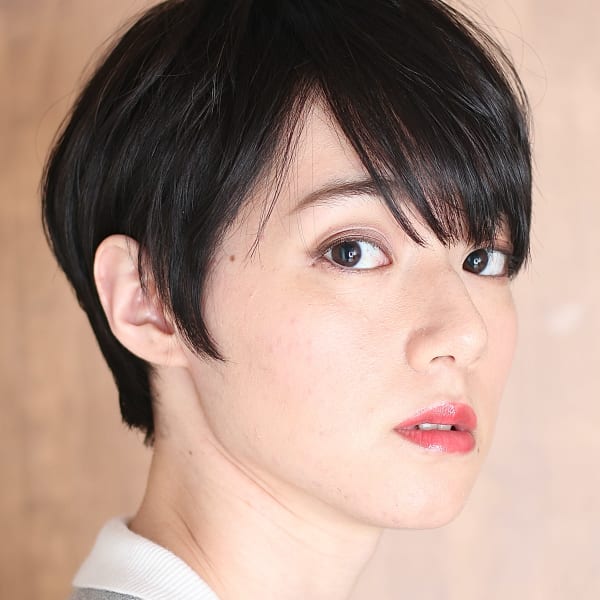 黒髪小顔美髪イメチェンピンクブラウン切りっぱなしボブショート