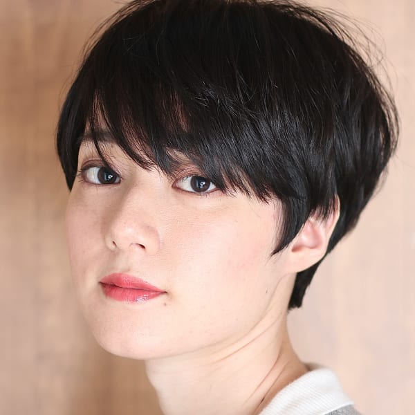 黒髪小顔美髪イメチェンピンクブラウン切りっぱなしボブショート
