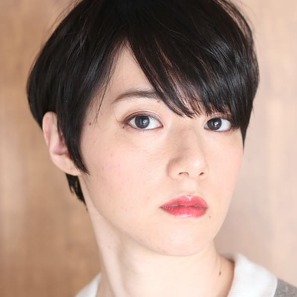 黒髪小顔美髪イメチェンピンクブラウン切りっぱなしボブショート