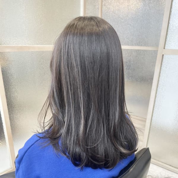 赤みをおさえたダークグレージュカラー◎