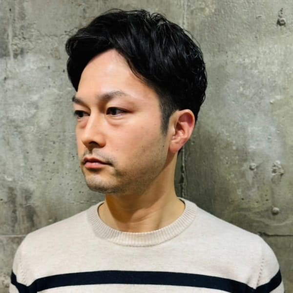 ビジネス　メンズショート　アップバング　ツーブロック　黒髪