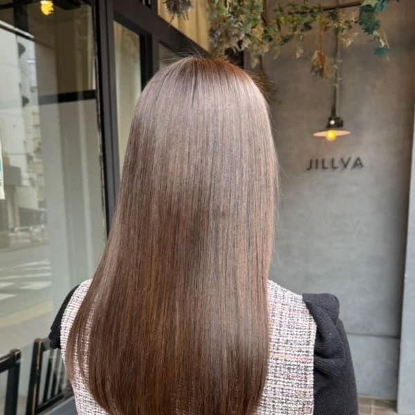 丸型卵形ストレートレイヤーエアリーロング美髪アッシュブラウン