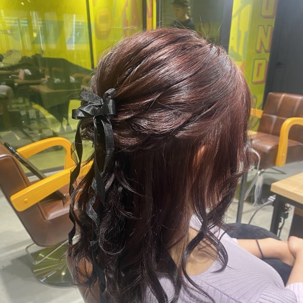 ハーフアップ + ピンク