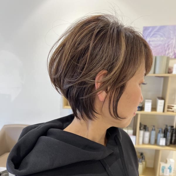 ▶40代に似合うショート　白髪ぼかし