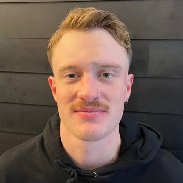 サイドパート アップバング ツーブロック ショート