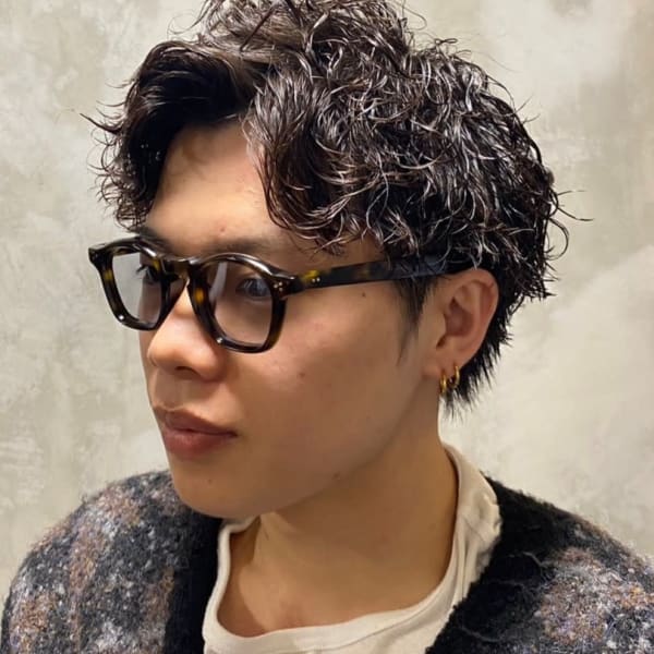 ツイストスパイラルパーマ　ツーブロック　束感スタイリング